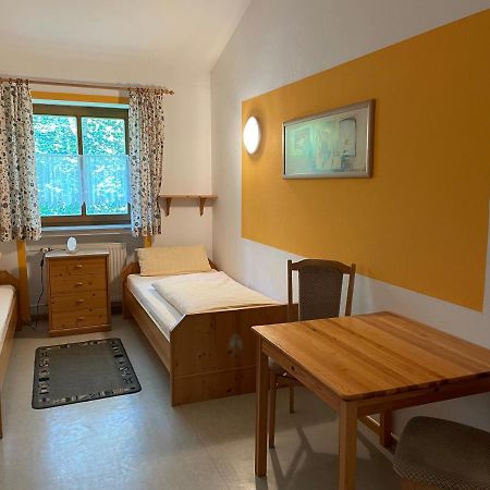 ויילהיים אין אוברבאיירן Krug'S Family Hostel Und Restaurant מראה חיצוני תמונה