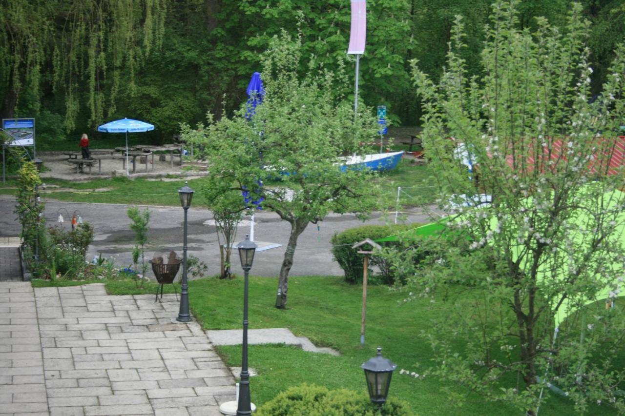 ויילהיים אין אוברבאיירן Krug'S Family Hostel Und Restaurant מראה חיצוני תמונה