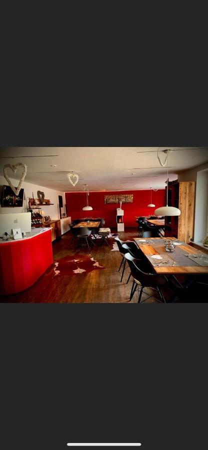 ויילהיים אין אוברבאיירן Krug'S Family Hostel Und Restaurant מראה חיצוני תמונה