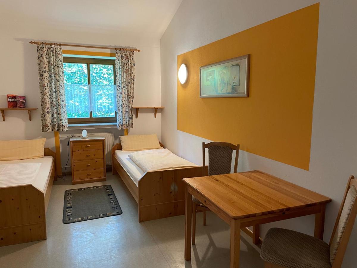 ויילהיים אין אוברבאיירן Krug'S Family Hostel Und Restaurant מראה חיצוני תמונה